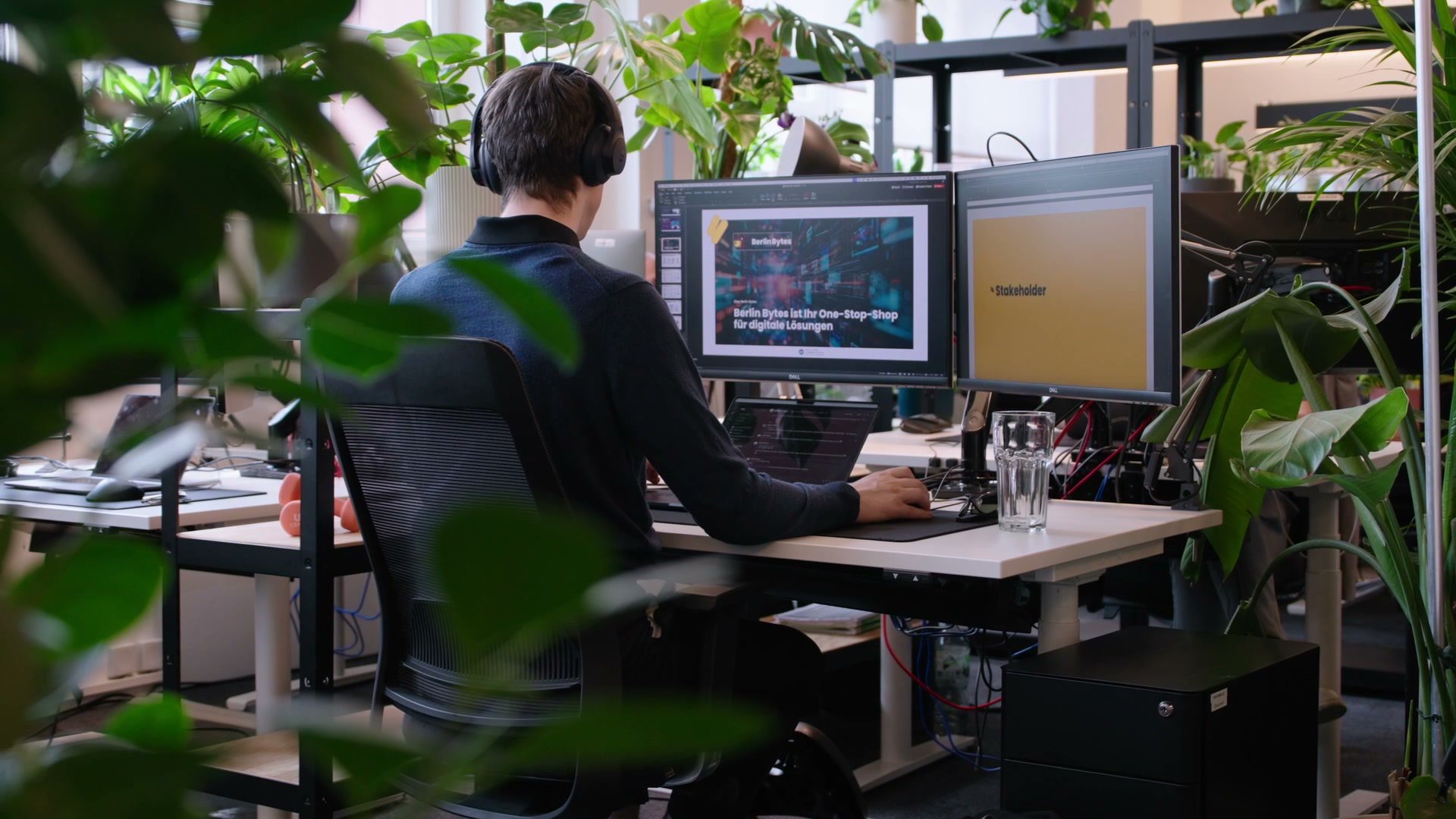 Developer workstation with two monitors in the Berlin office of tech agency Berlin Bytes