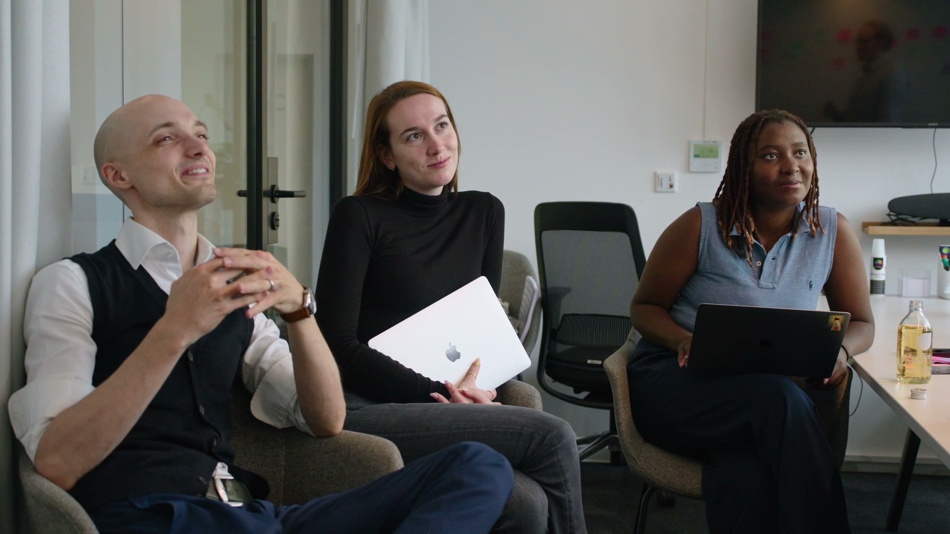 Three team members from tech agency Berlin Bytes in a meeting at the Berlin office