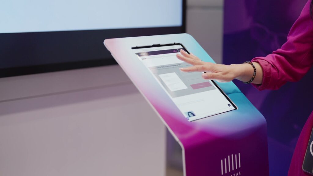 Hands-on advice: the DAB orientation session at the touchscreen