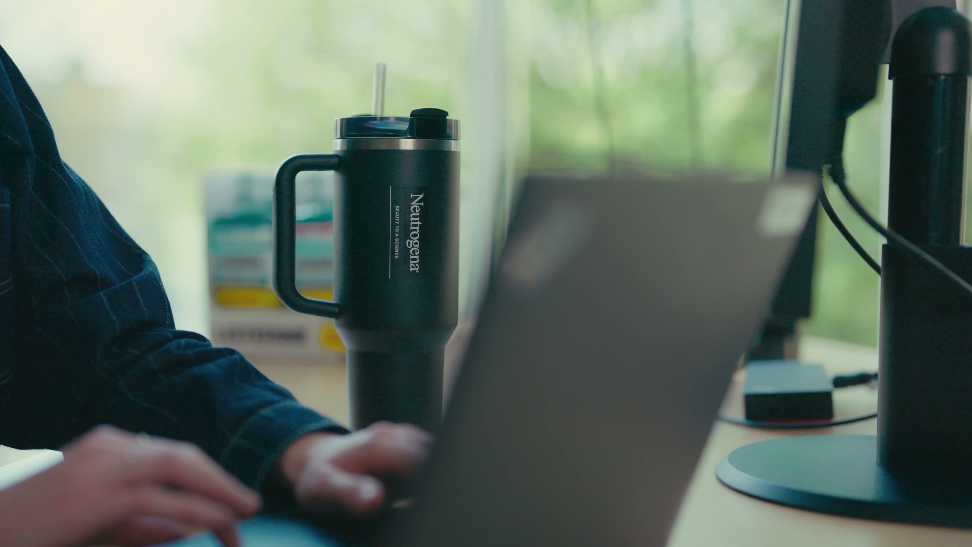 Senior Brand Manager Hannah in the recruitment video for Kenvue