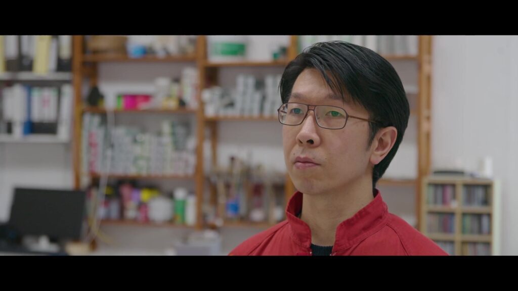 Porträt des Künstlers Ryo Kato in seinem Berliner Atelier