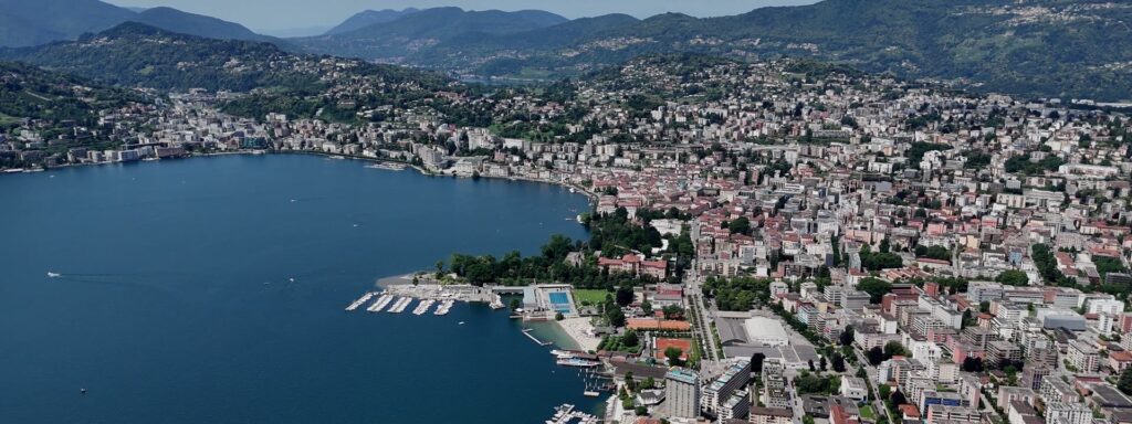 Luftaufnahme von Lugano am See, einer der Drehorte des STOKR Brand Films