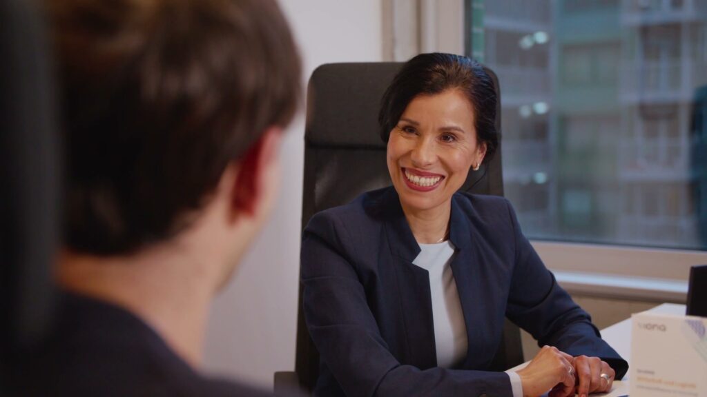 Scene from the Viona image film: advisor laughs with a participant during a consultation