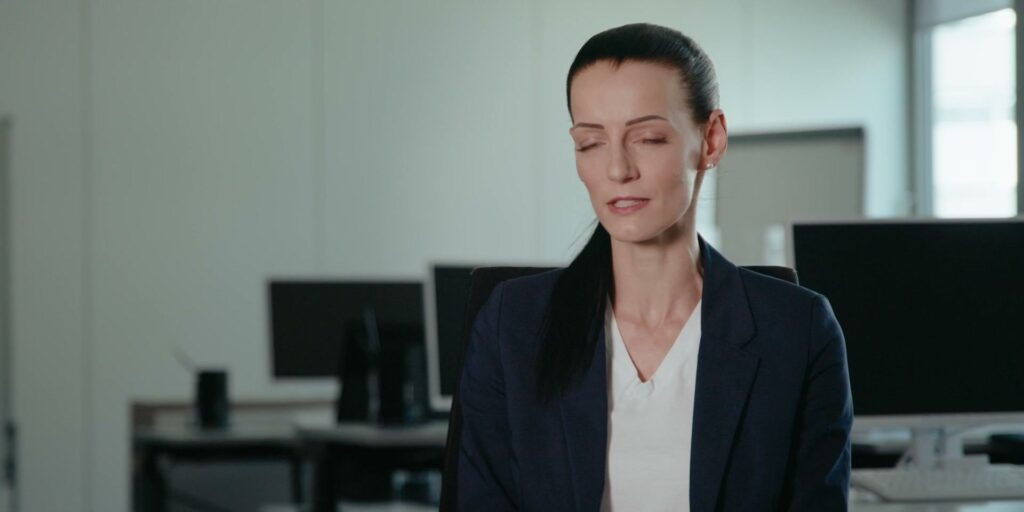 Employee at the Allianz Logistics Service Center office