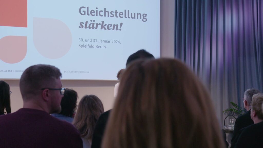 Die Leinwand der Zukunftskonferenz: Gleichstellung stärken, Spielfeld Berlin Januar 2024