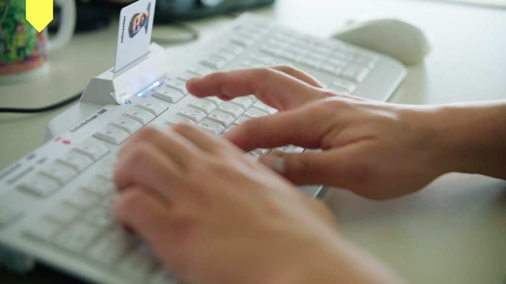 Answering customer responses