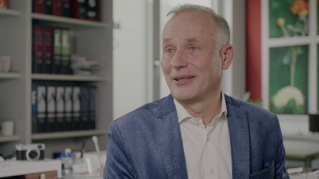 Commerzbank Promotional Video: Saving Cultural Poster Campaigns