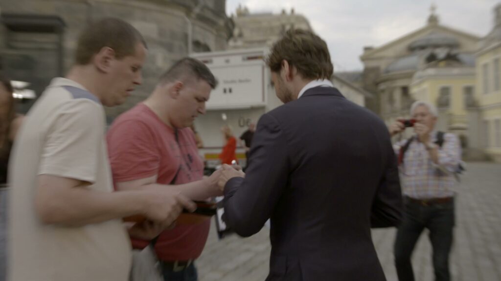 Autographs and the press before the awards ceremony