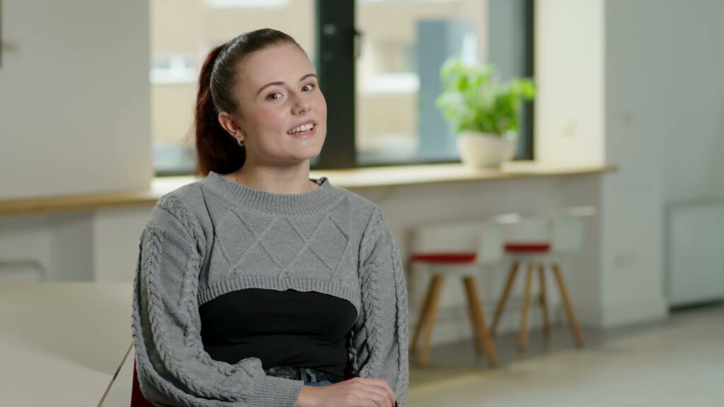 Eine Auszubildende des vzbv im Interview, Employer-Branding-Film von ROCC Film